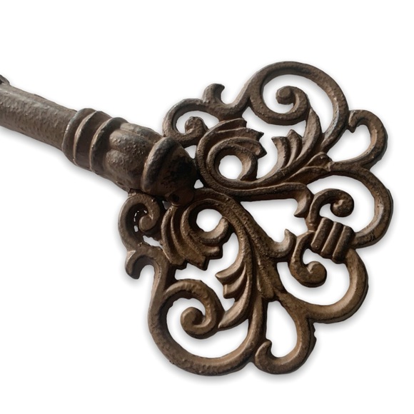 Large Rustic Inspired Metal Key Decor - Picture 3 of 5